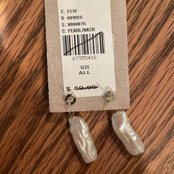 SHASHI Romy Earrings - Picture 5 of 6